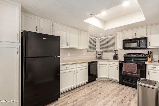 Building Photo - 6885 E Cochise Rd