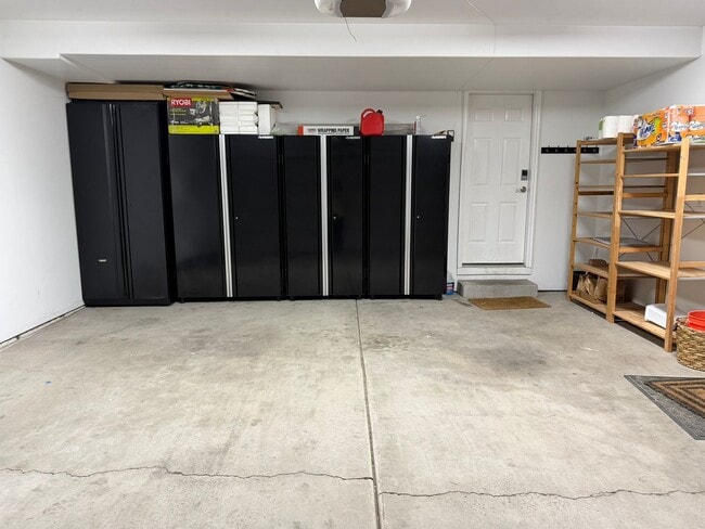 Building Photo - Townhouse within Walking Distance of Downtown Sugarhouse