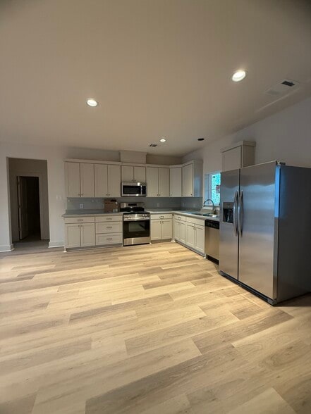 Building Photo - 106 Kirkland St