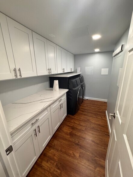 Two in unit washer/dryer units. - 6569 Braddock Rd