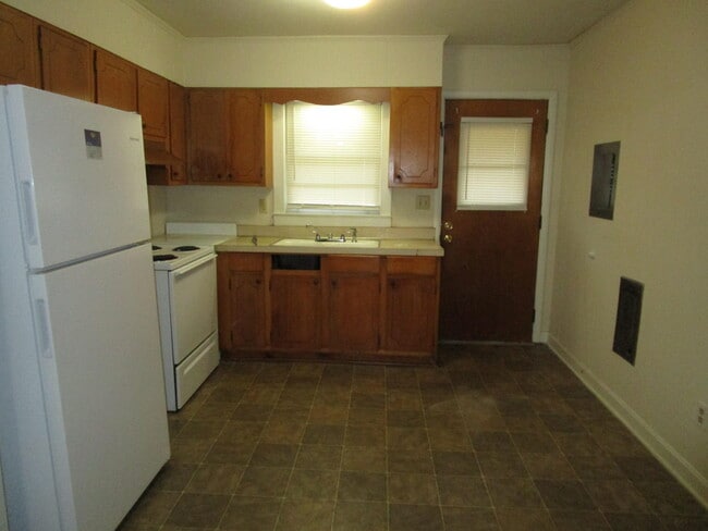 Building Photo - 211 W Hampton Ave