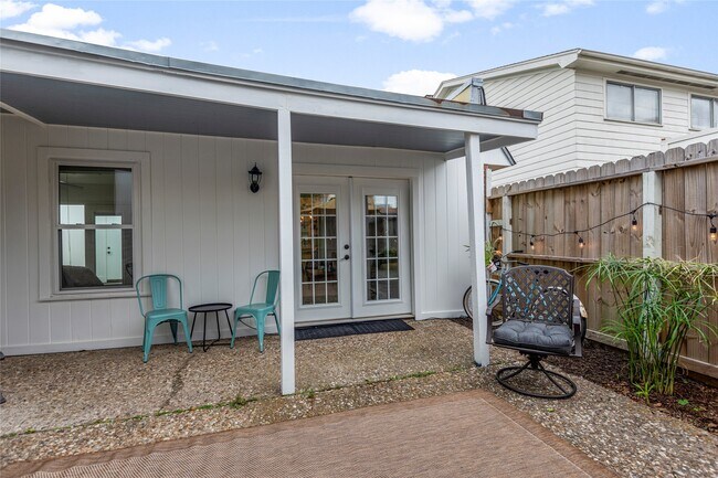 Building Photo - 1815 Saxony Ln