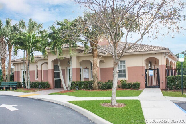 Building Photo - 4801 SE Graham Dr