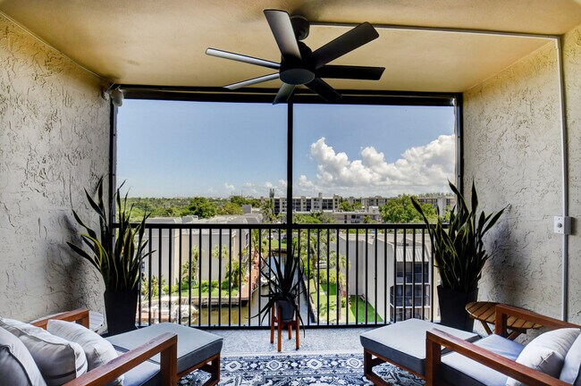 Building Photo - 17 Royal Palm Way