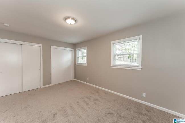 Building Photo - 1717 Bobolink Ln NE