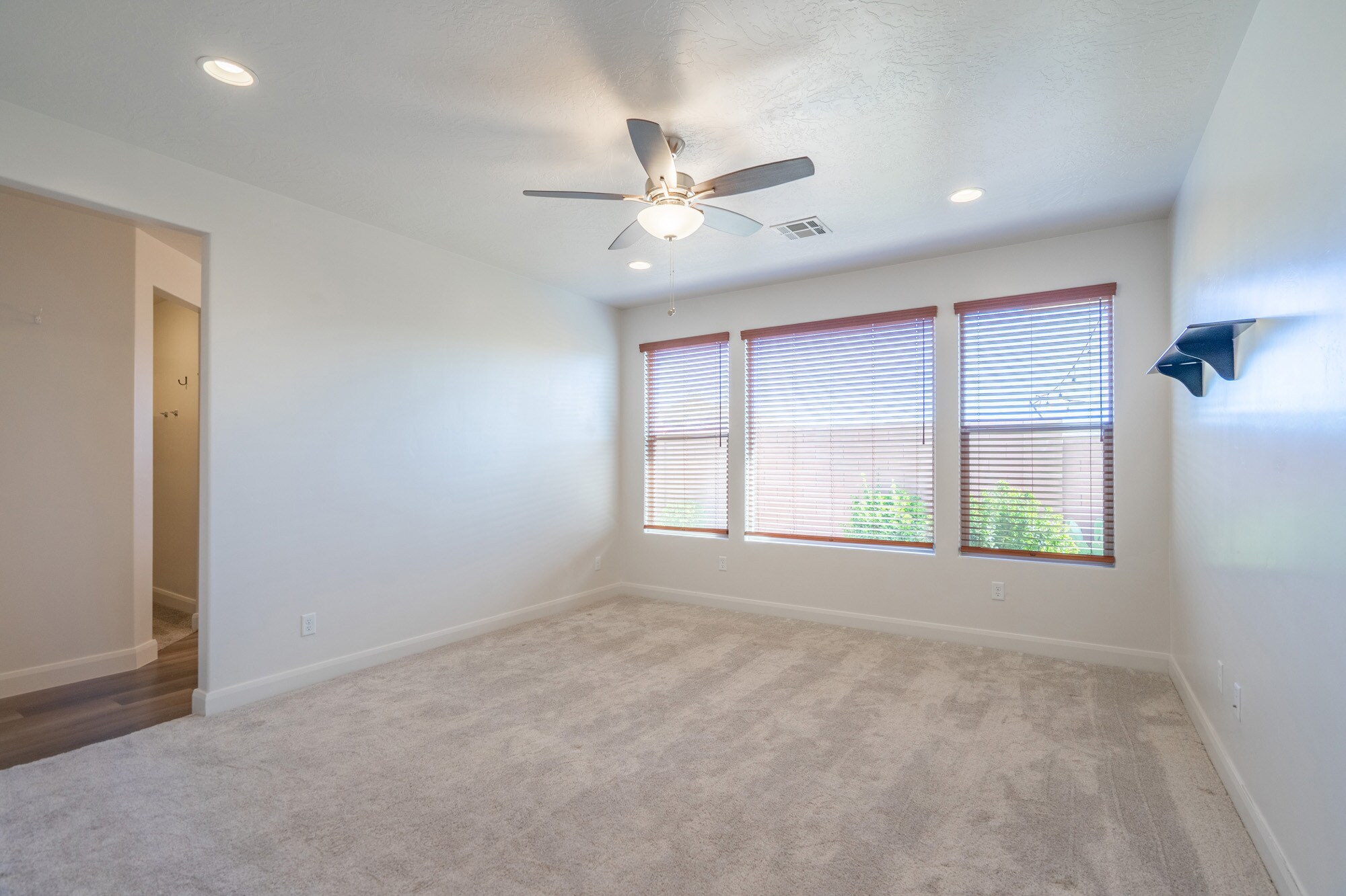 Building Photo - 3158 E Fuchsia Dr