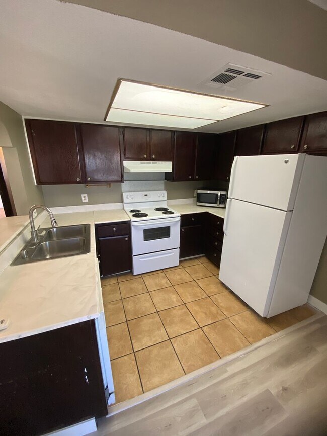 Building Photo - AMERICANA Property Mgmt - Downstairs 2 Beds condo in Spring Valley