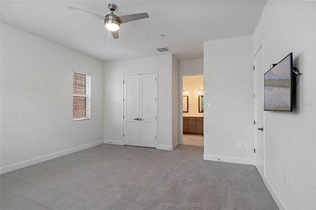 Building Photo - 145 S Park Ave