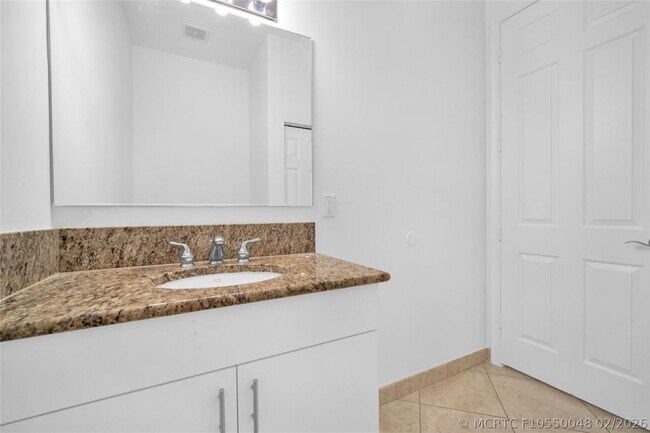 Building Photo - 6809 Lakeside Cir N