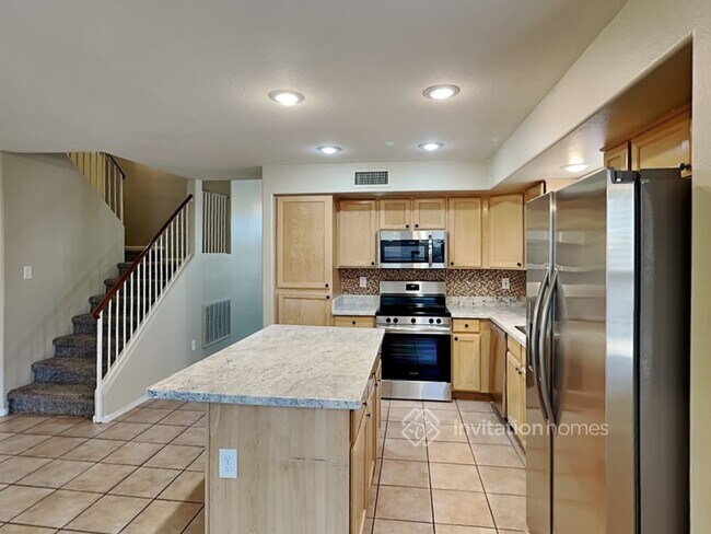 Building Photo - 1755 E Toledo St