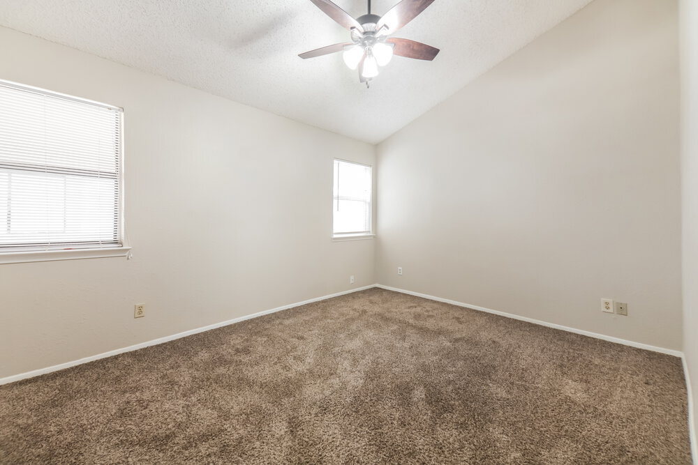 Building Photo - 2605 Mountainview Dr