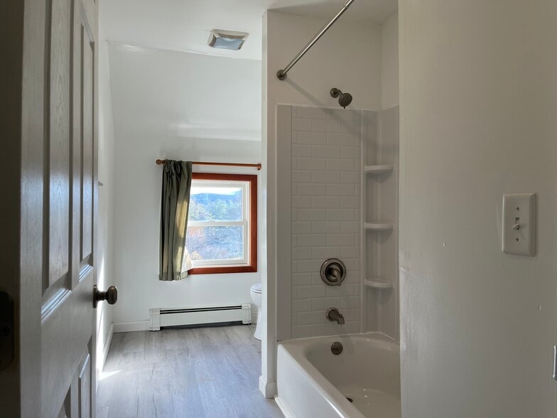 Building Photo - 851 Woods Hollow Rd