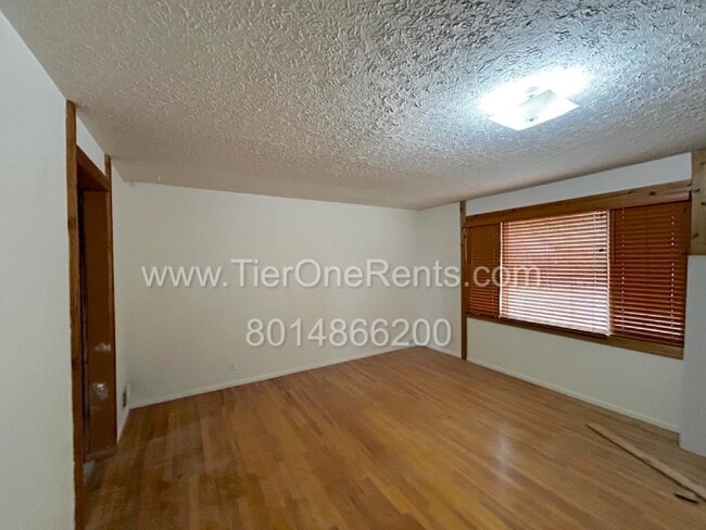 Building Photo - NO DEPOSIT option available for qualified renters!