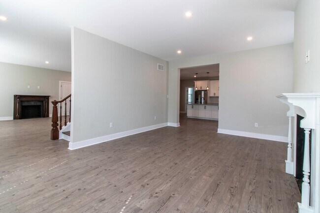 Building Photo - Downtown Milford Year Round Rental - Unfur...