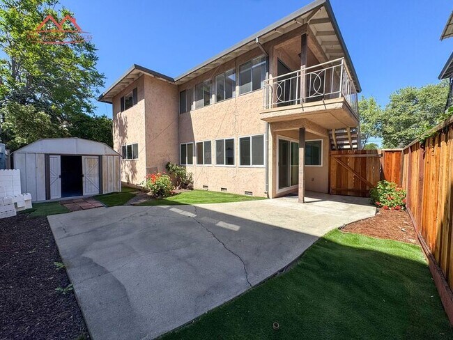 Building Photo - 411 College Ave