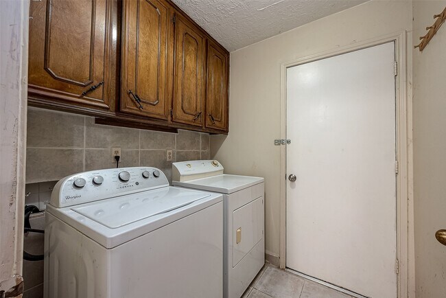 Building Photo - 9318 Benning Dr