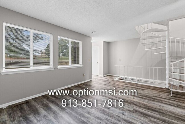 Building Photo - Freshly updated townhome in KCK