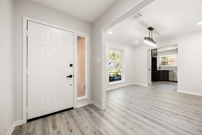 Building Photo - 6527 Rippling Hollow Dr