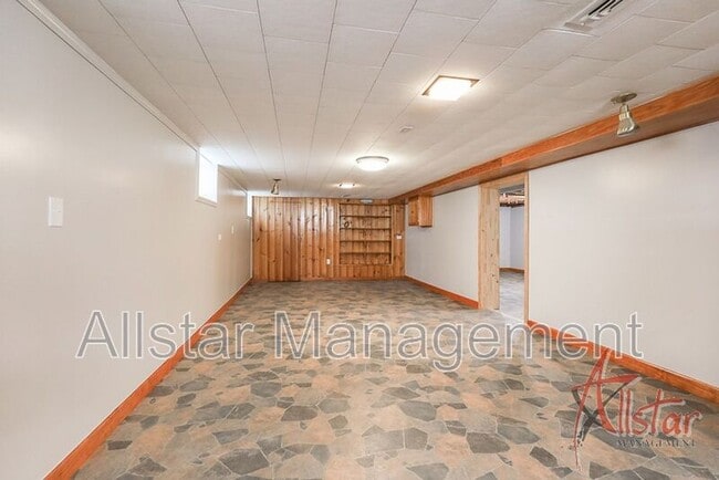 Building Photo - 9113 Outlook Dr