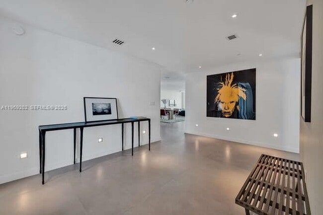 Building Photo - 900 Biscayne Blvd