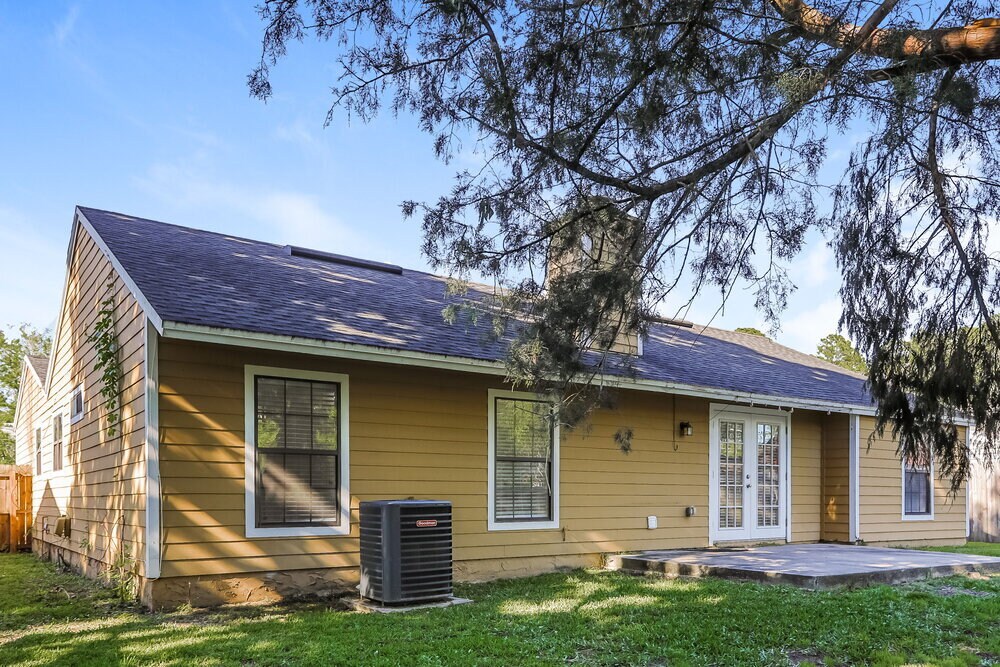 Building Photo - 3824 Tree Lake Dr
