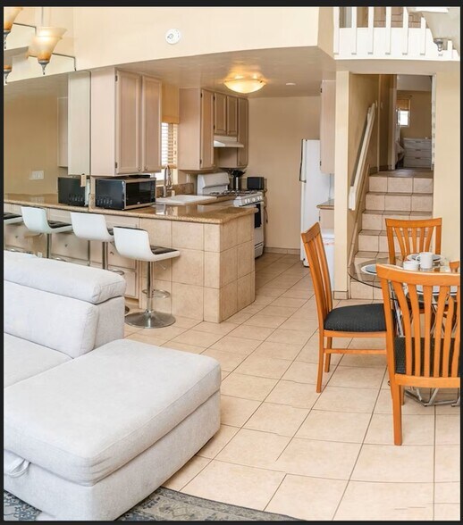 Building Photo - 3261 Ocean Front Walk