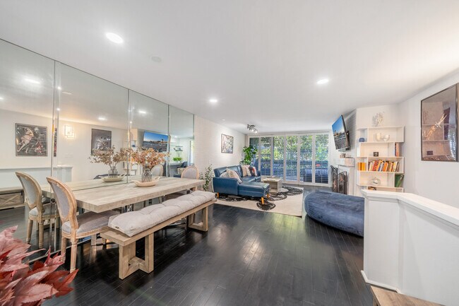 Primary Photo - 1900 Vine St