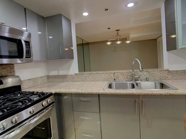 Building Photo - A Beautiful updated trilevel townhome in W Figueroa is now available for rent.