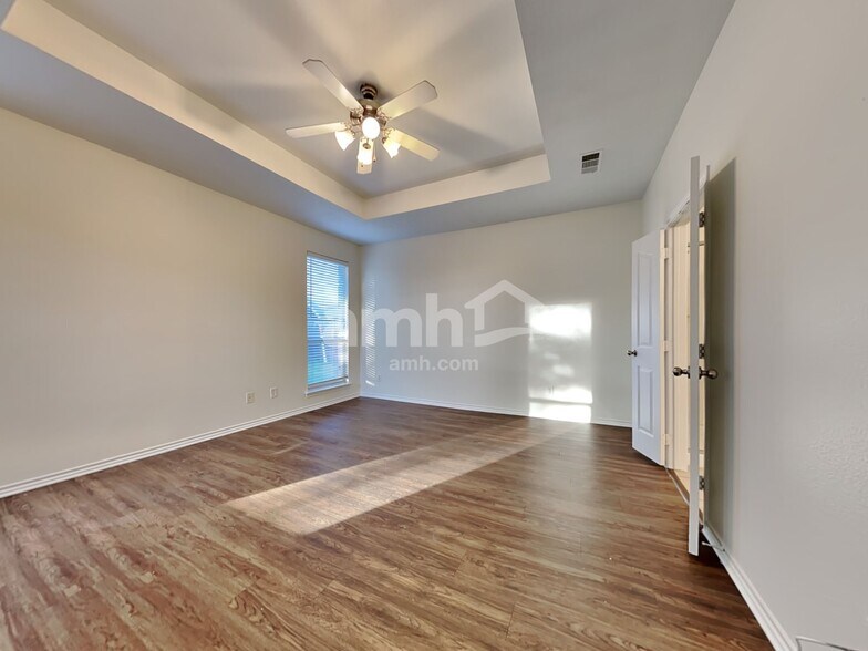 Building Photo - 2609 Alpena Dr