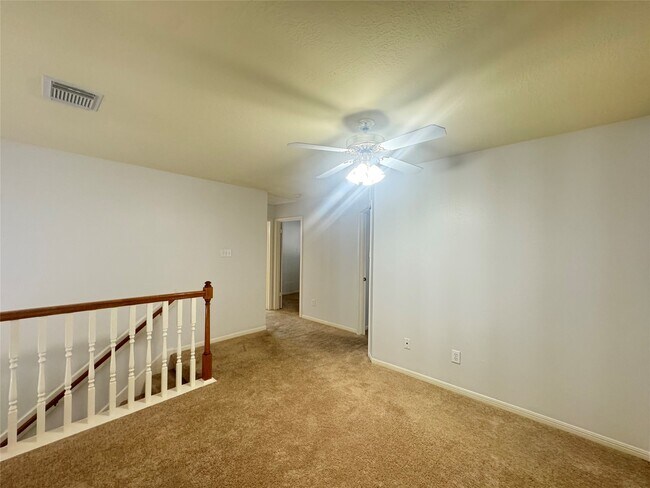 Building Photo - 210 Rolling Plains Dr