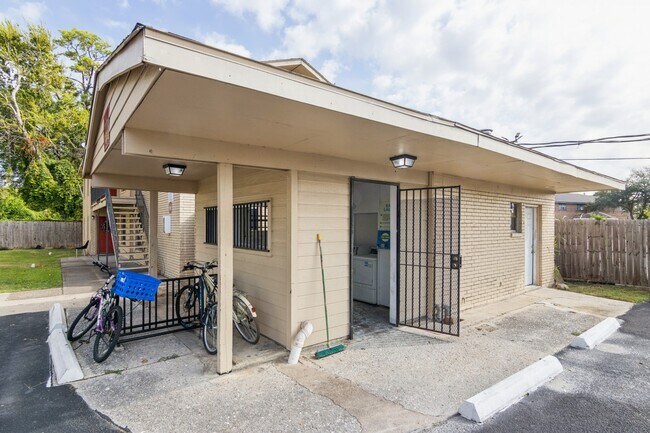 Building Photo - 3641 N MacGregor Way