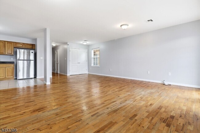 Building Photo - 83 Farley Ave