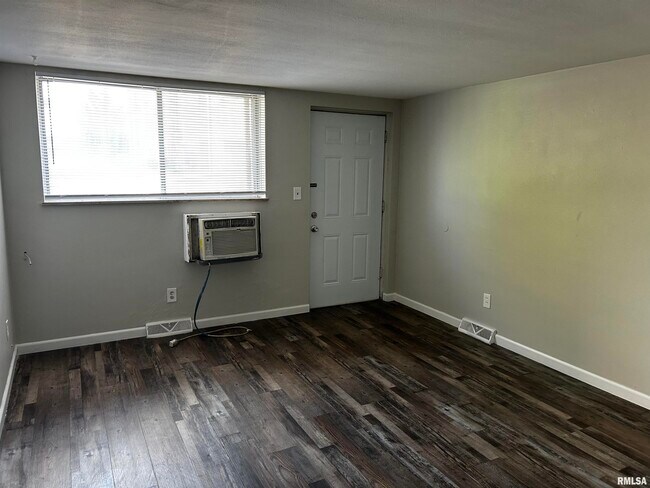 Building Photo - 2611 W Wardcliffe Dr