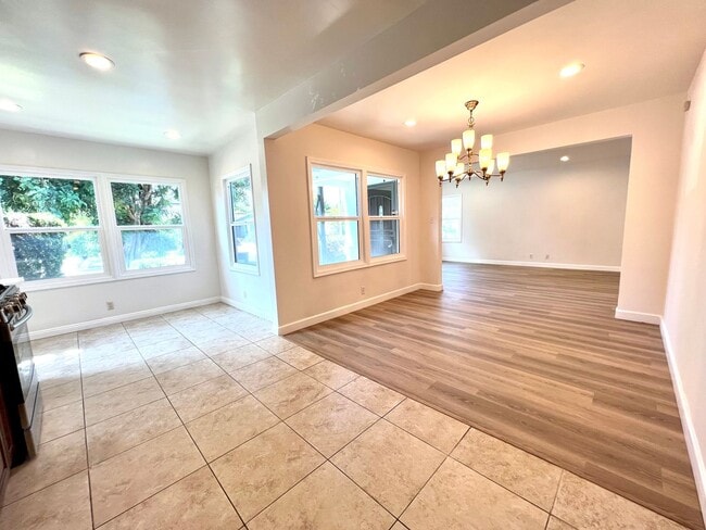 Building Photo - Quiet and Charming West LA Home!