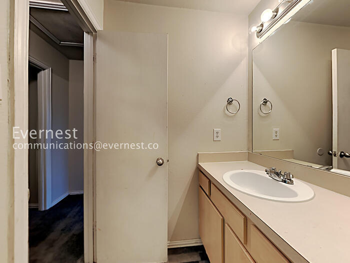 Building Photo - 320 Ezekial Ave