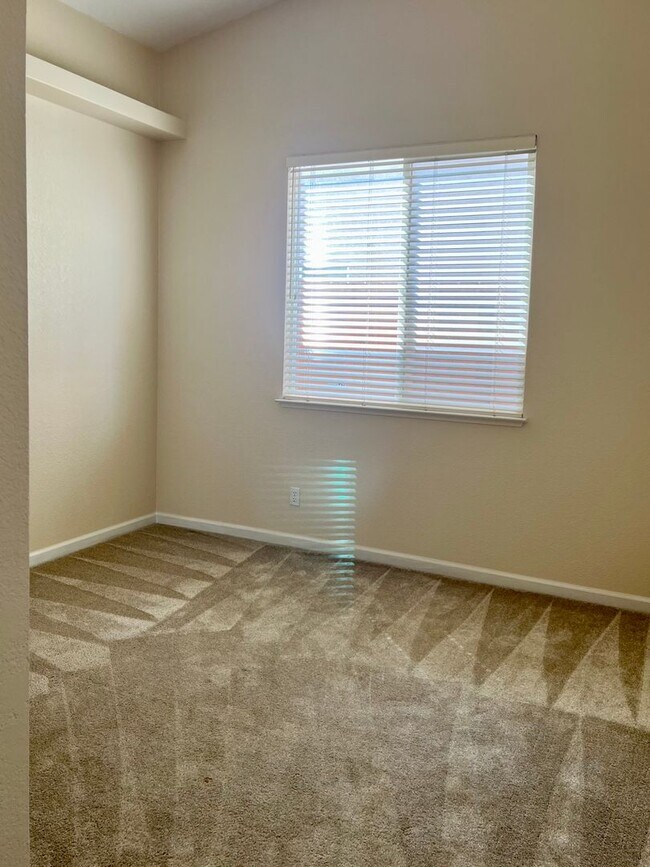 Building Photo - Charming 4 Bedroom 2 Bath Home in Antioch!