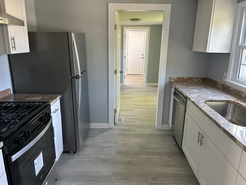 Building Photo - 1048 Black Dr