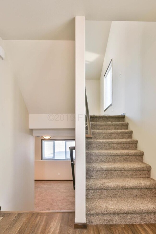 Building Photo - 3 Bed 3 Bath Single Family Home