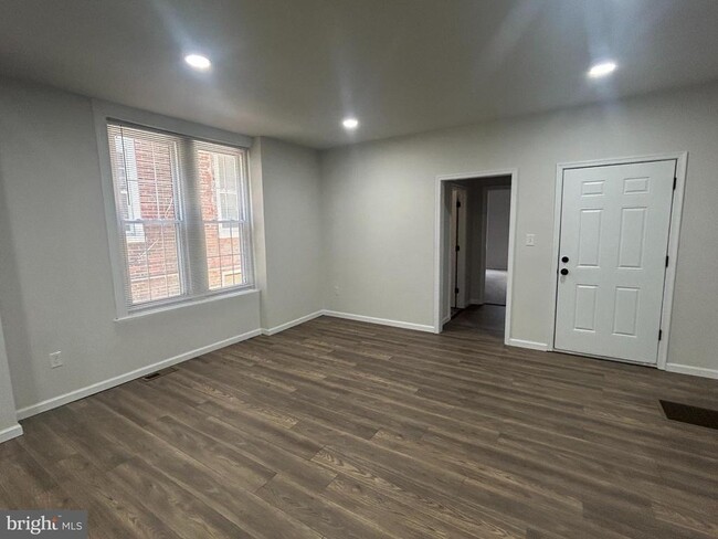 Building Photo - 127 Haws Ave