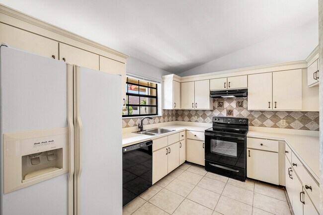 Building Photo - 206 Congressional Way