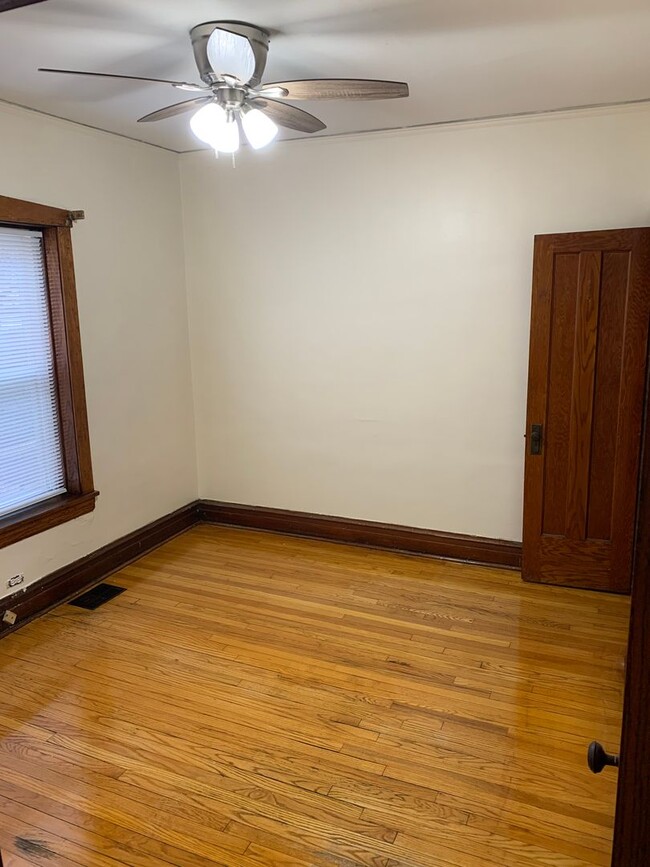 Building Photo - 4024 W Cortland St