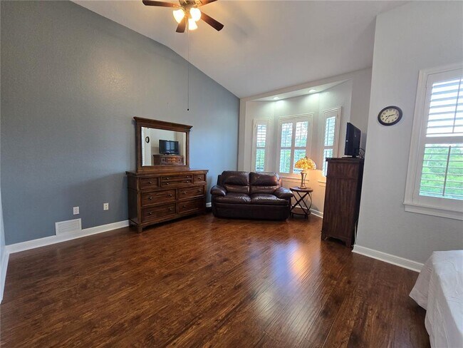 Building Photo - 5429 46th Ct W