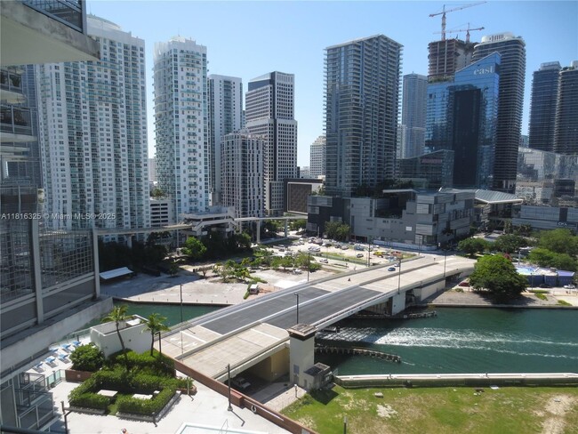 Building Photo - 350 S Miami Ave