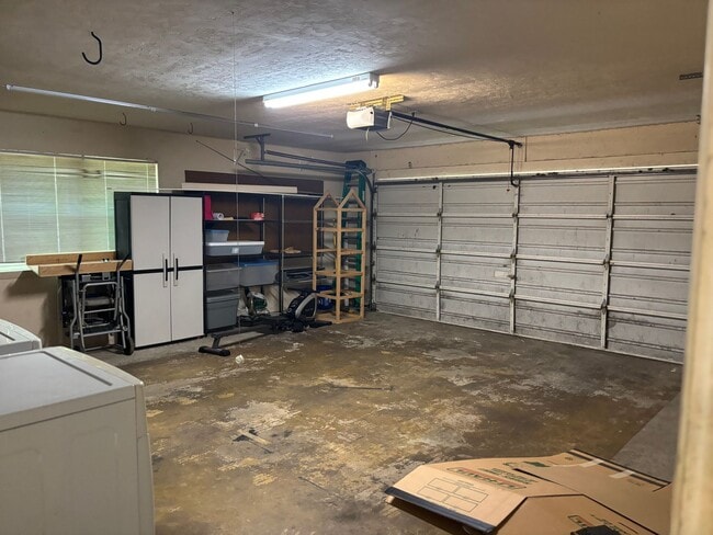 Building Photo - AVAILABLE FALL 2026!!! BEAUTIFUL 3 BEDROOM HOME