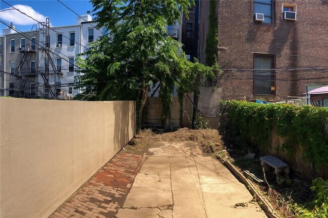 Building Photo - 361 52nd St