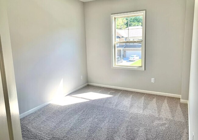 Building Photo - New Home in Hoschton!