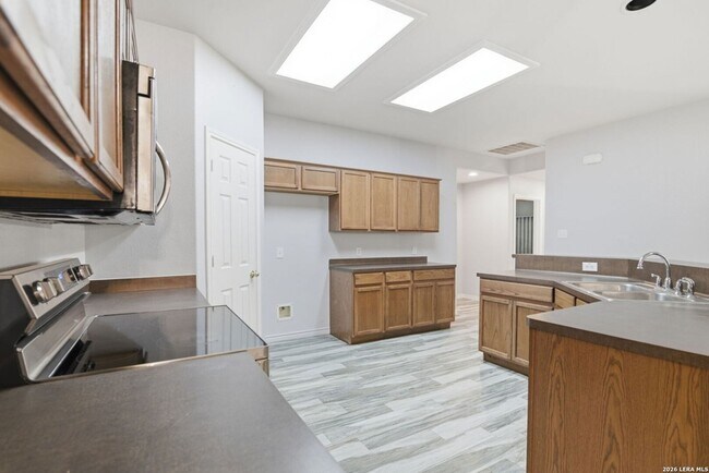 Building Photo - 414 Willow Grove Dr