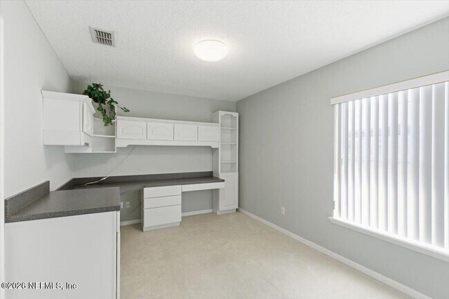 Building Photo - 160 Crossroad Lakes Dr