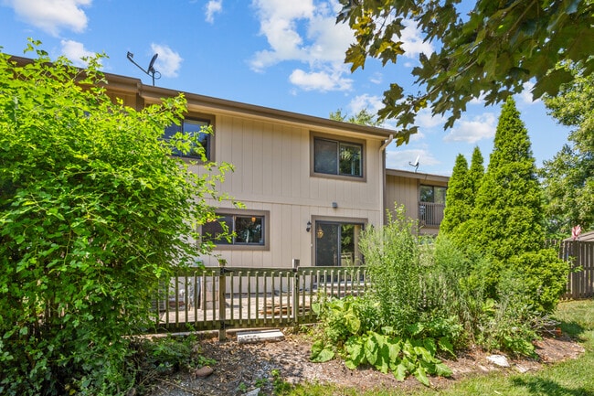 Building Photo - 713 Acadia Ct