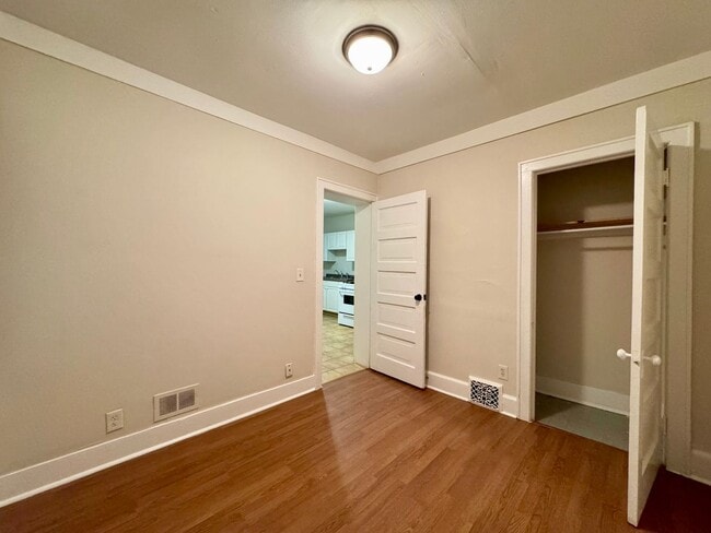Building Photo - Bright & Spacious 2 Bedroom Lower Unit wit...